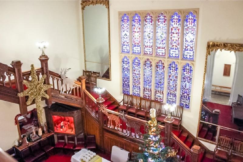 Grand escalier style Harry Potter du bâtiment du voyage linguistique angleterre