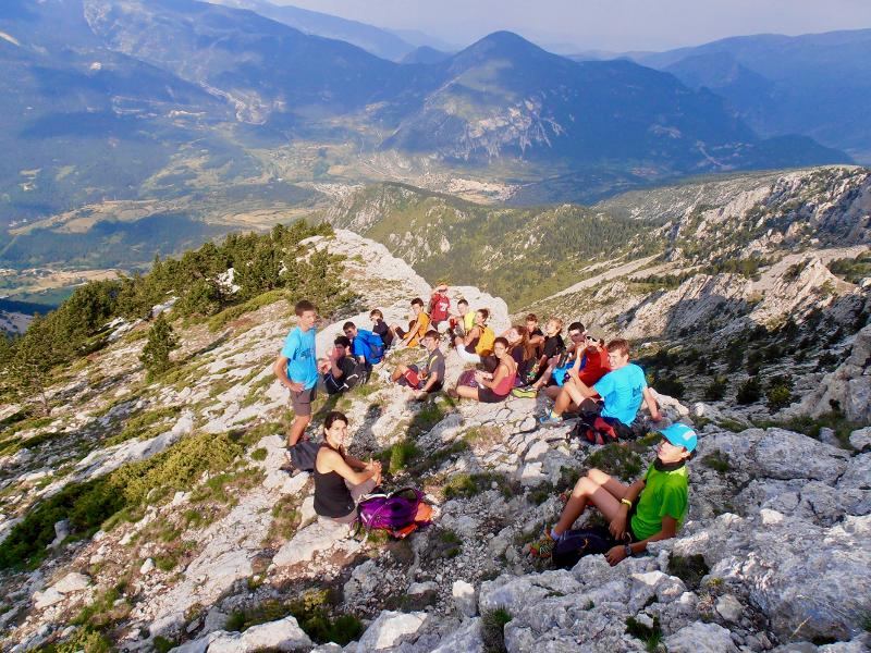 des jeunes partent en montagne lors d’un séjour linguistique immersion 