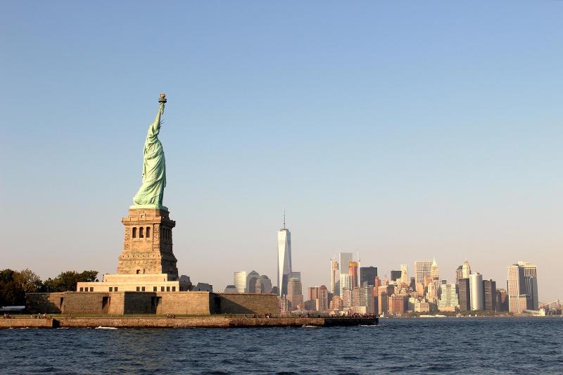 Photographie de la statue de la liberté vue durant un voyage linguistique 
