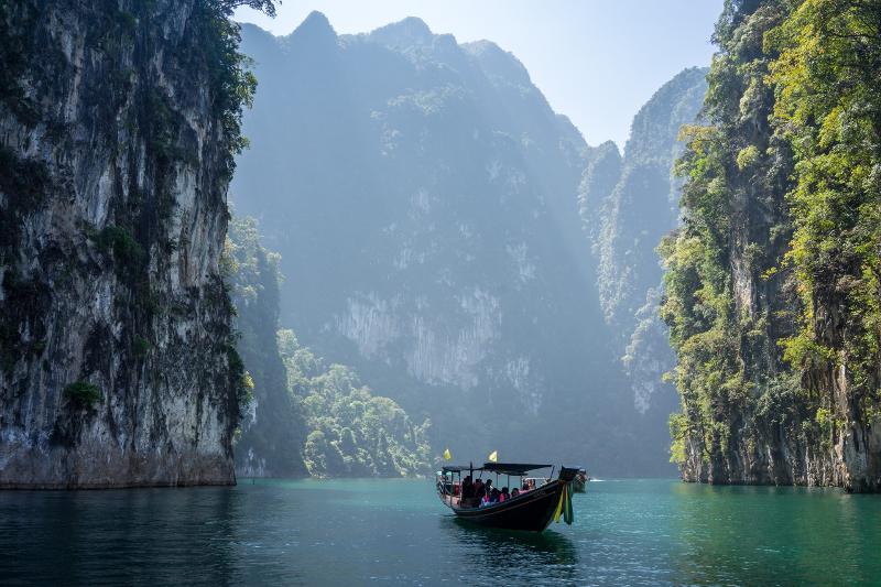 Bateau sur la mer en colonie Thailande