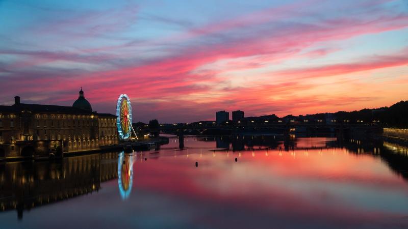 vue sur la ville de toulouse et le fleuve en colonie de vacances graffiti