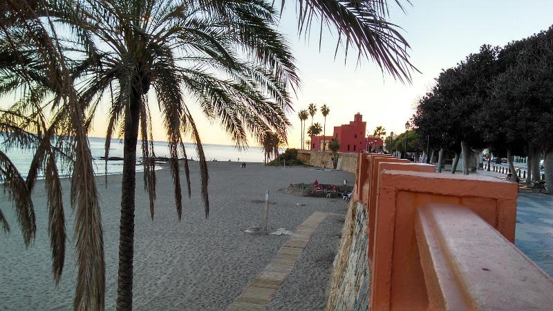 Soleil couchant sur la plage de Benalmadena