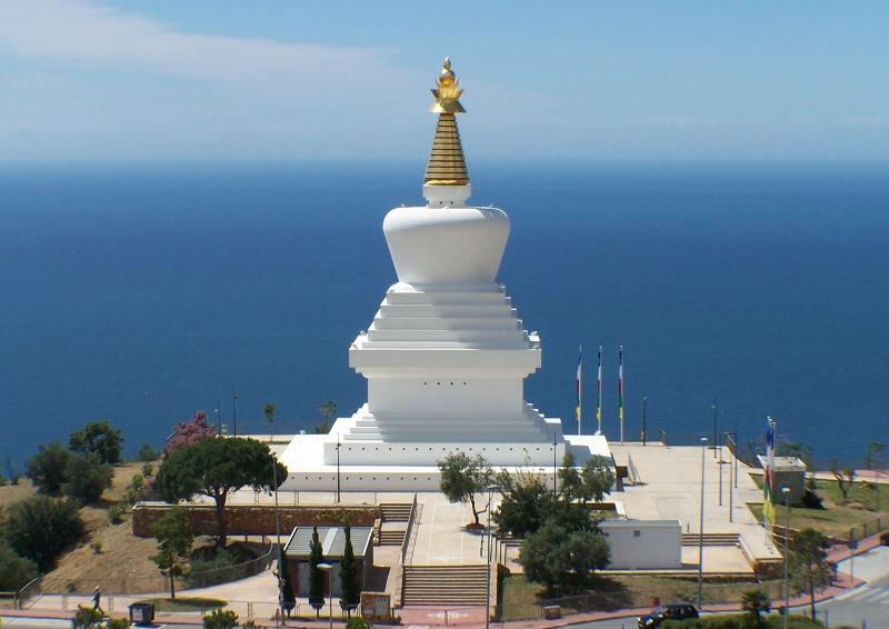 Photo de la Stupa de Benalmadena, un temple bouddhiste