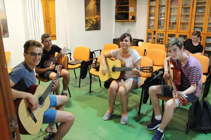 Un cours de musique organisé pendant un stage linguistique espagne