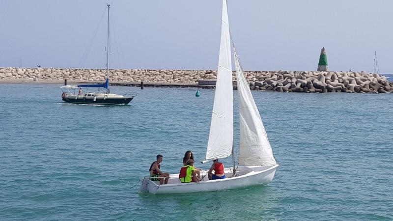 Sortie en bateau à voile lors du stage linguistique espagne