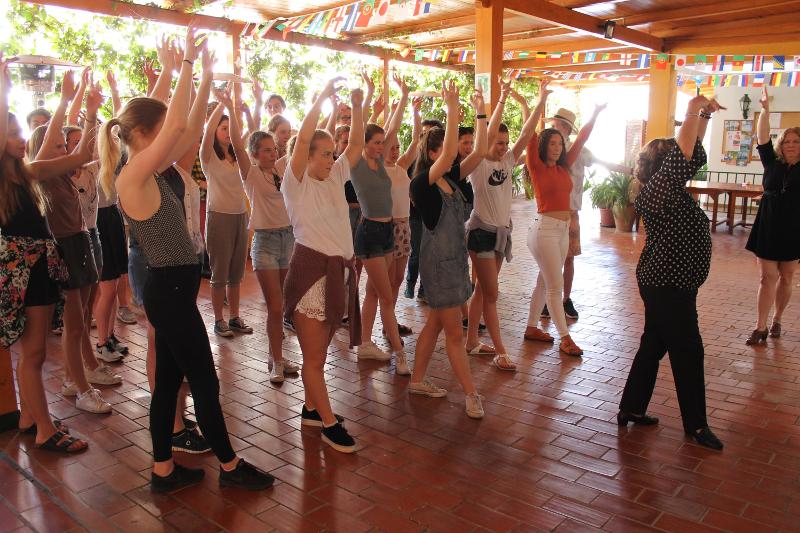 un cours de danse pendant un séjour linguistique Espagne