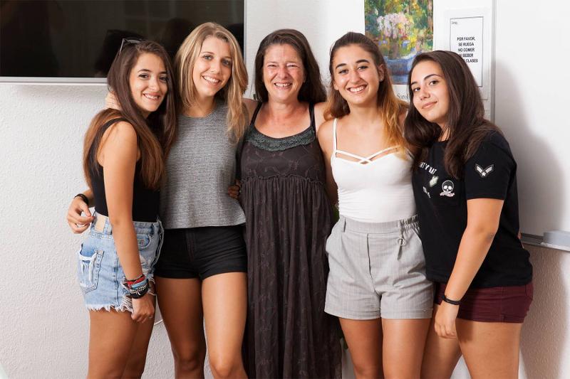 photo de groupe pour ces jeunes en séjour linguistique Espagne
