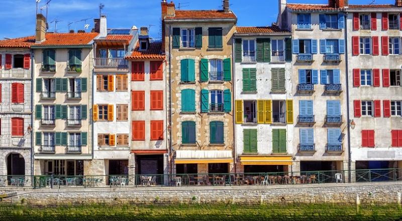 photo des façades de Bayonne 