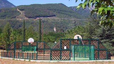 Un terrain multi-sport utilisé lors d'une colonie de vacances Pyrénées-Orientales