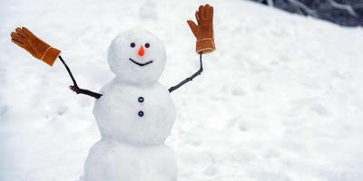 Un bonhomme de neige fait en colonie de vacances Pyrénées-Orientales