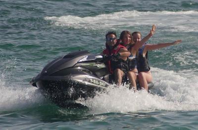 groupe qui pose pour la photo en colonie de vacances ado