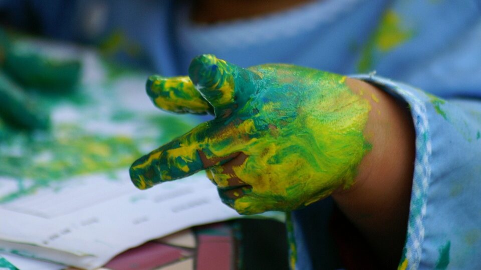 Activité sensorielle: peinture au doigt fait maison
