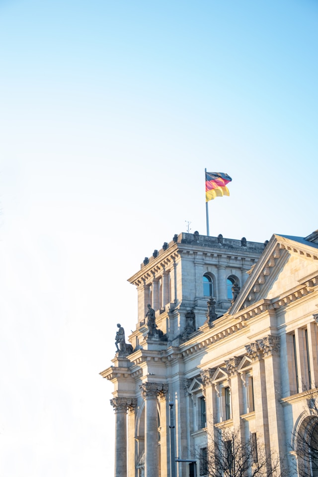 salaire stage allemagne drapeau et reichstag