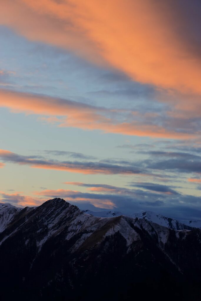 Rien de tel qu'un beau coucher de soleil pendant les vacances hiver France !