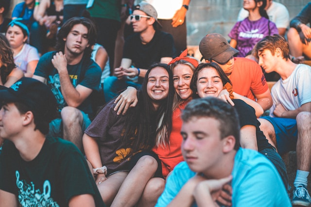 Se faire des amis en colo