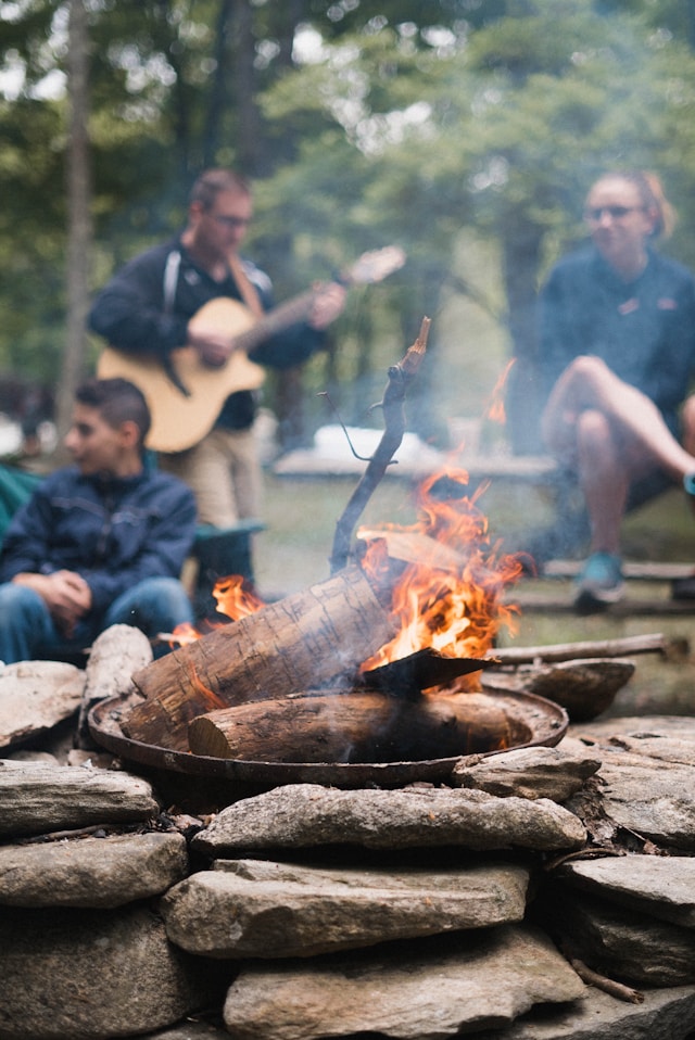 Chanter autour du feu